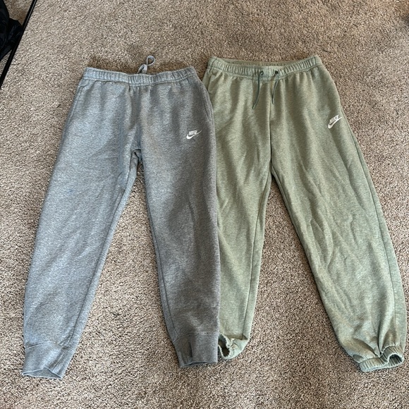Pair of Nike sweatpants (green and grey) will sell individually.Size S - Picture 4 of 4